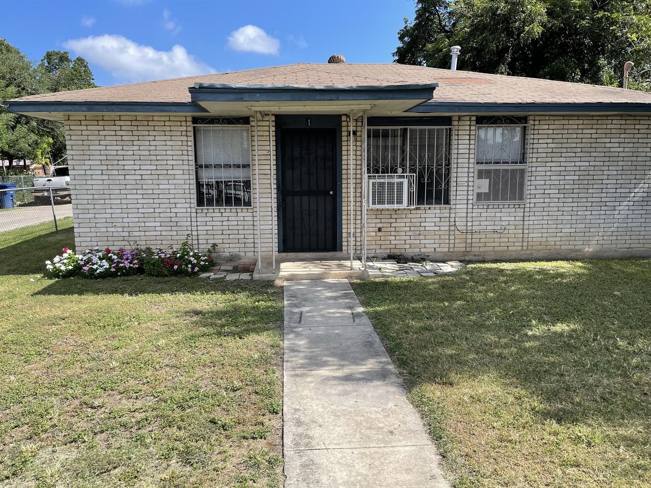 1711 W. Cesar Chavez - 1 #1 - Photo 2 of 5