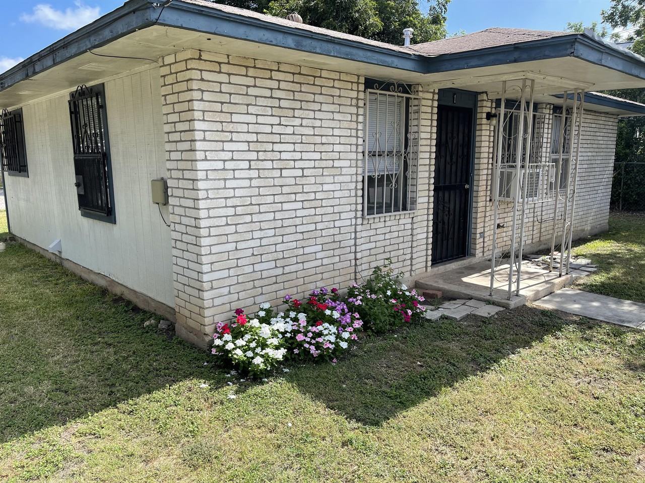 1711 W. Cesar Chavez - 1 #1 - Photo 4 of 5