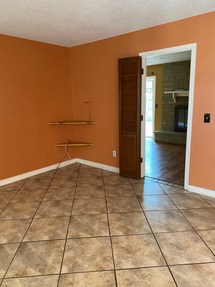 7013 S Villa Ave #1 - Photo 3 of 23