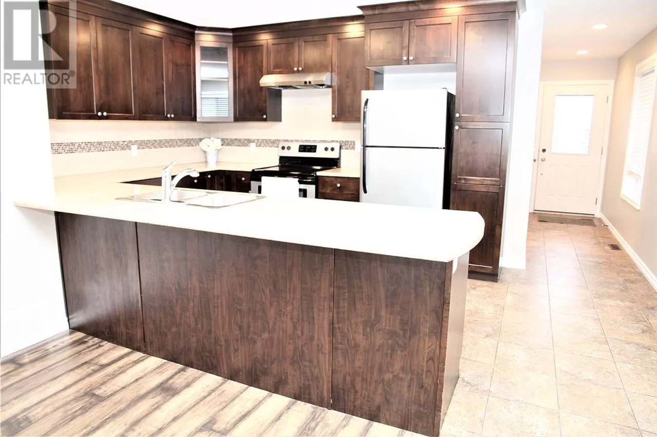 11722 102 St #11722 - Photo 2 of 9