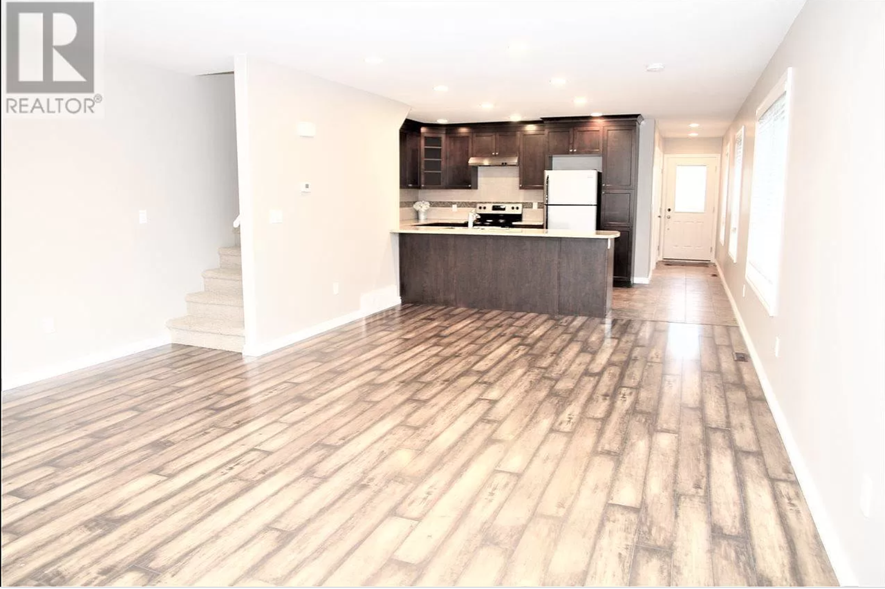 11722 102 St #11722 - Photo 3 of 9