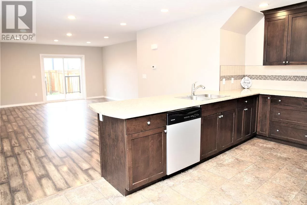 11722 102 St #11722 - Photo 4 of 9