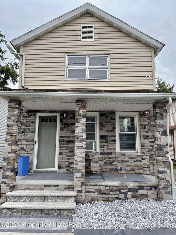 107 Cedar St - Photo 2 of 21