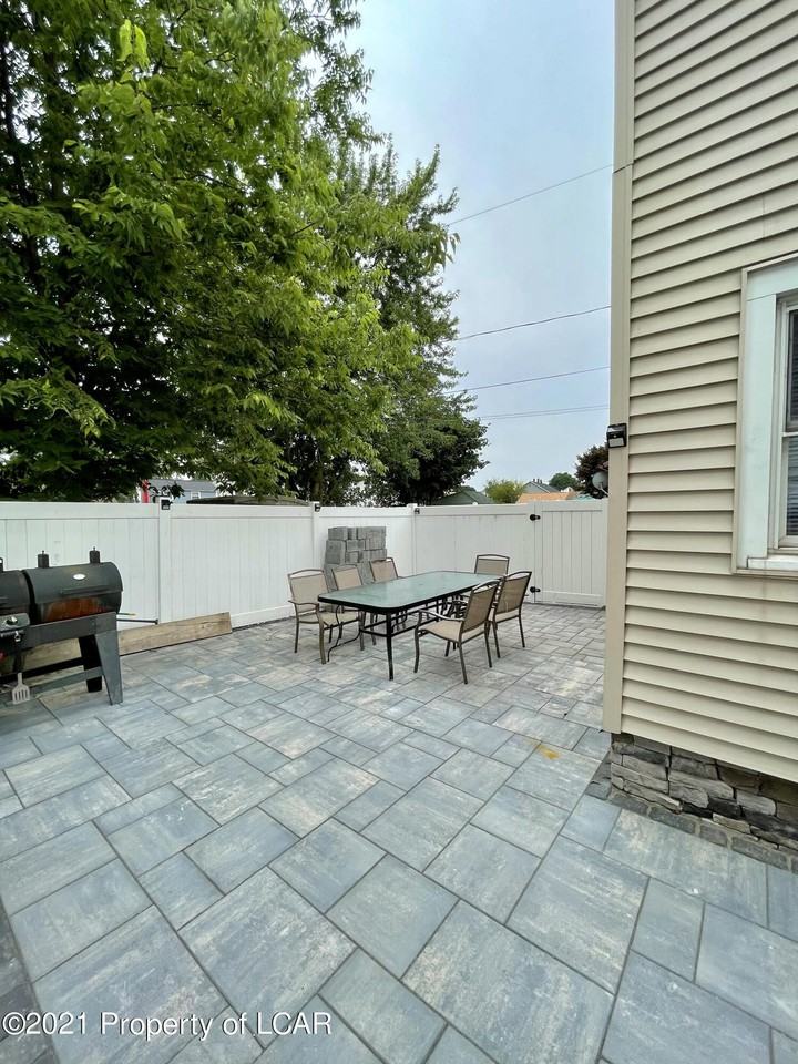 107 Cedar St - Photo 3 of 21