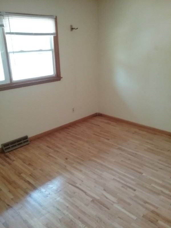 1310 Saint Anthony Pkwy - Photo 2 of 7
