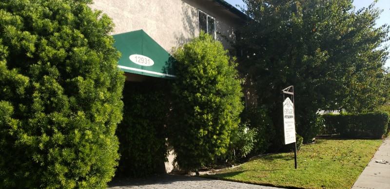 12931 Oxnard St #10-13 - Photo 2 of 10