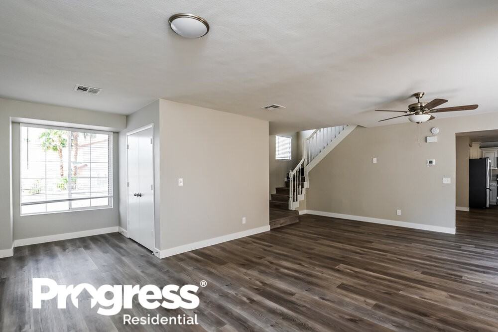 1512 Spreading Oak Dr - Photo 3 of 18