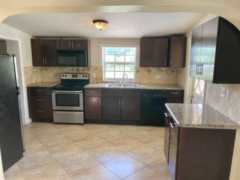 1430 Ne 41st Dr - Photo 3 of 15