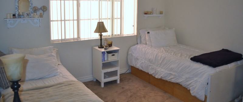 1102 W 29th St - Photo 3 of 8