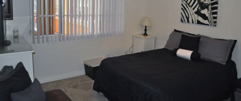 1102 W 29th St - Photo 5 of 8