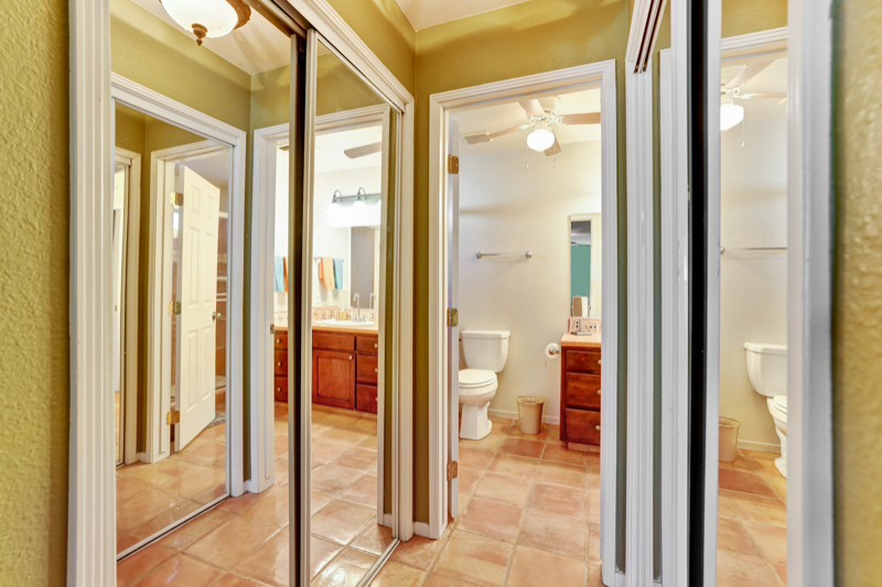 2445 N Thomas St - Photo 5 of 30