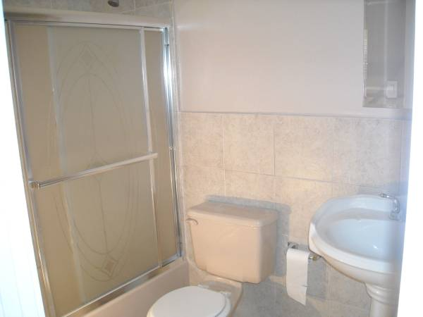 100 Furness Pl - Photo 3 of 6