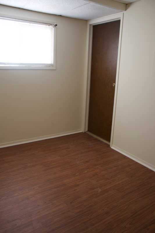 209 E 11th St - Photo 6 of 7