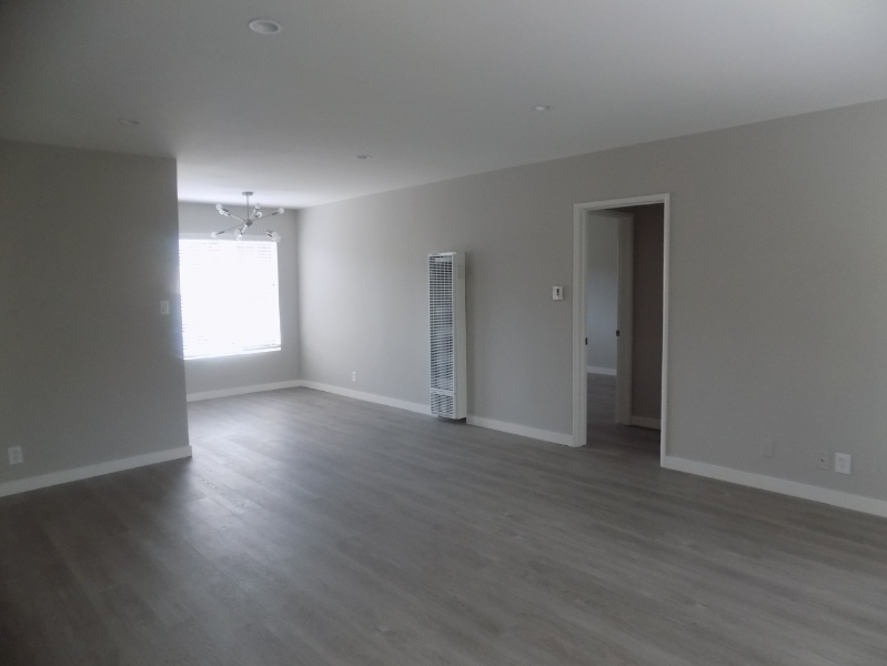 646 S Barrington Ave - Photo 2 of 25