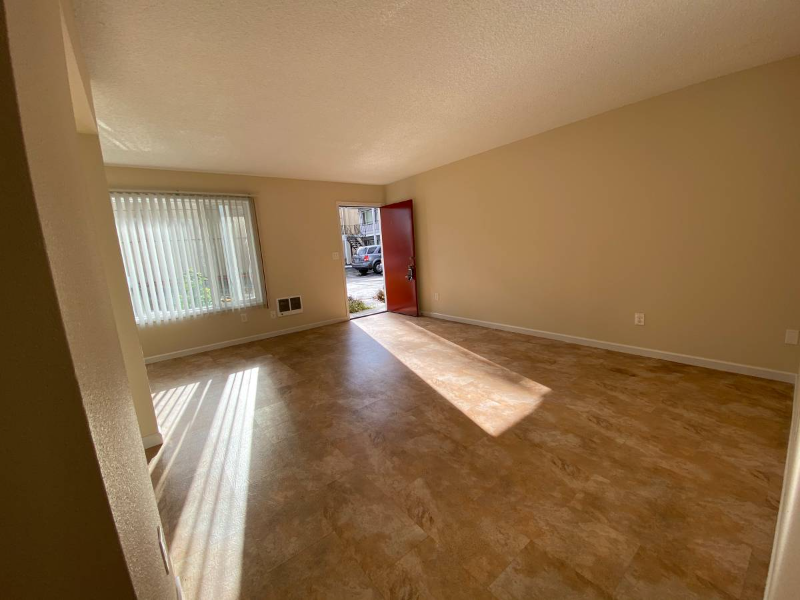 1940 Se 80th Ave - Photo 2 of 9