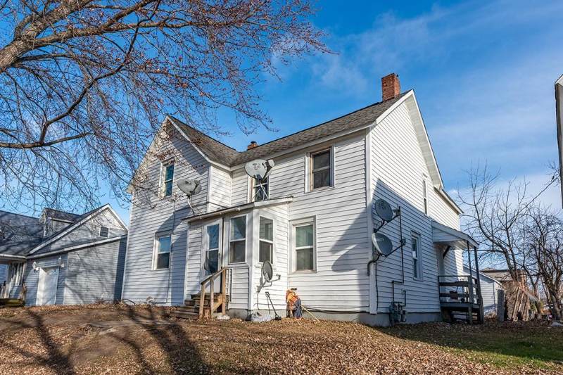 205 Helgerson St - Photo 2 of 10