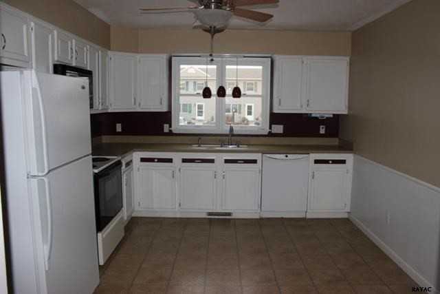 11 Colonial Dr - Photo 3 of 8