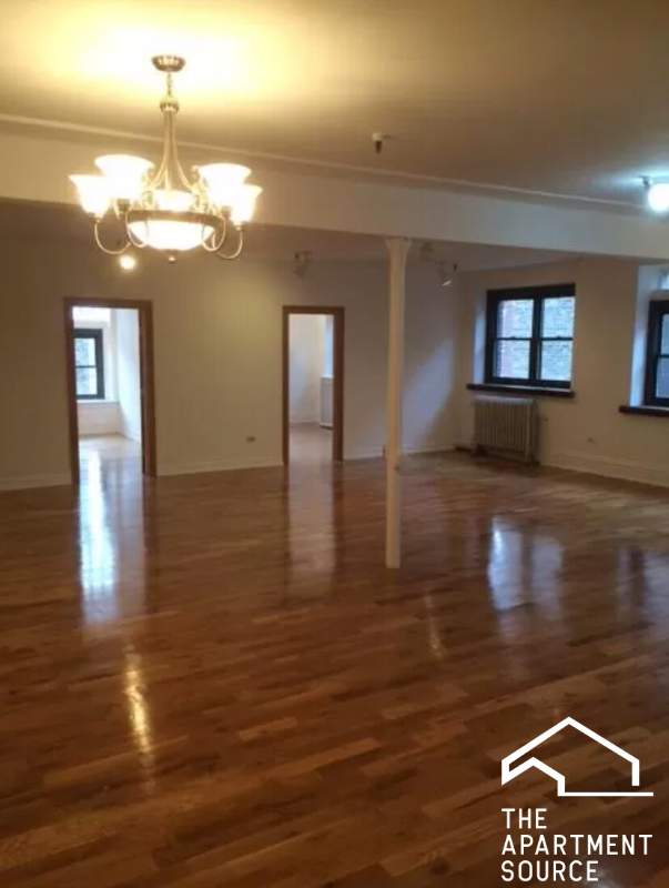 3205 N Clark St #300