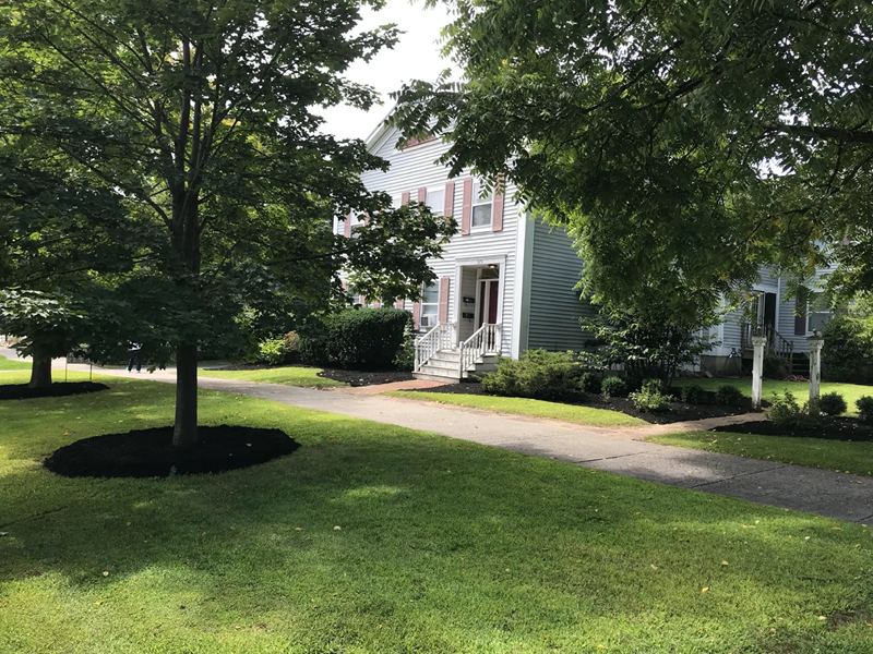 575 North Broadway - Photo 2 of 13