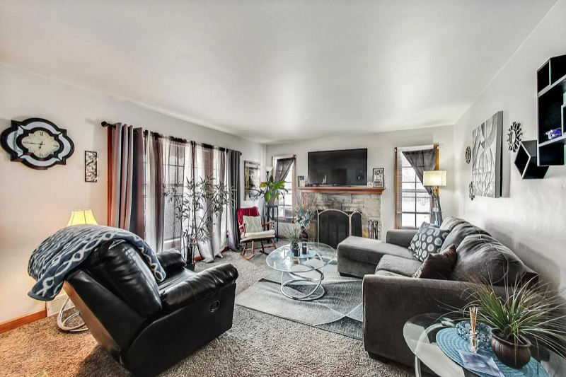 2402 S 83rd St - Photo 3 of 17