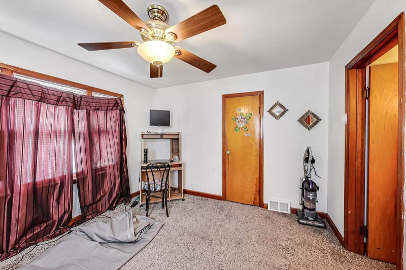 2402 S 83rd St - Photo 7 of 17