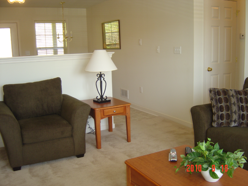 523 Talon Dr - Photo 2 of 11