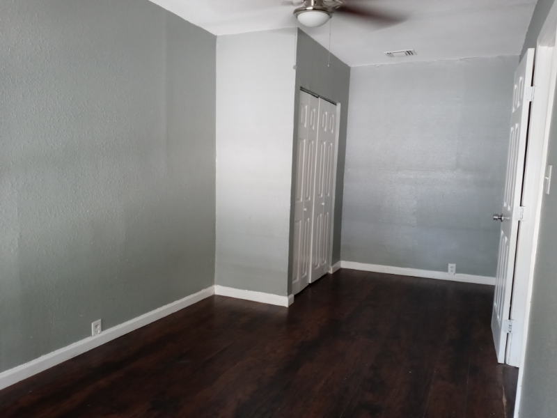 1427 Alhambra - Photo 3 of 15