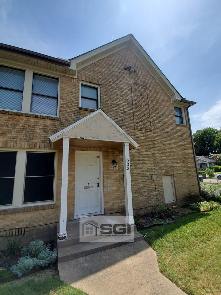 902 S Oak Cliff Blvd #B - Photo 2 of 23