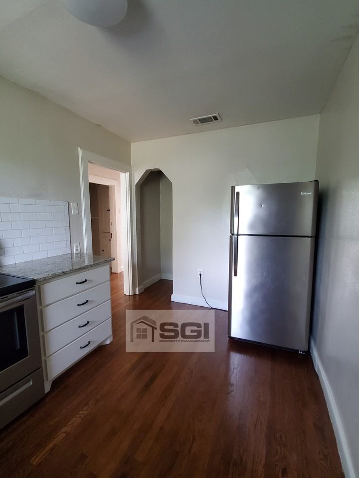 902 S Oak Cliff Blvd #B - Photo 3 of 23