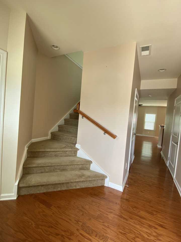 2601 Silverthorn Dr - Photo 2 of 37