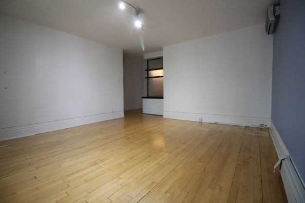 999 2-999 Grosvenor Ave - Photo 3 of 13