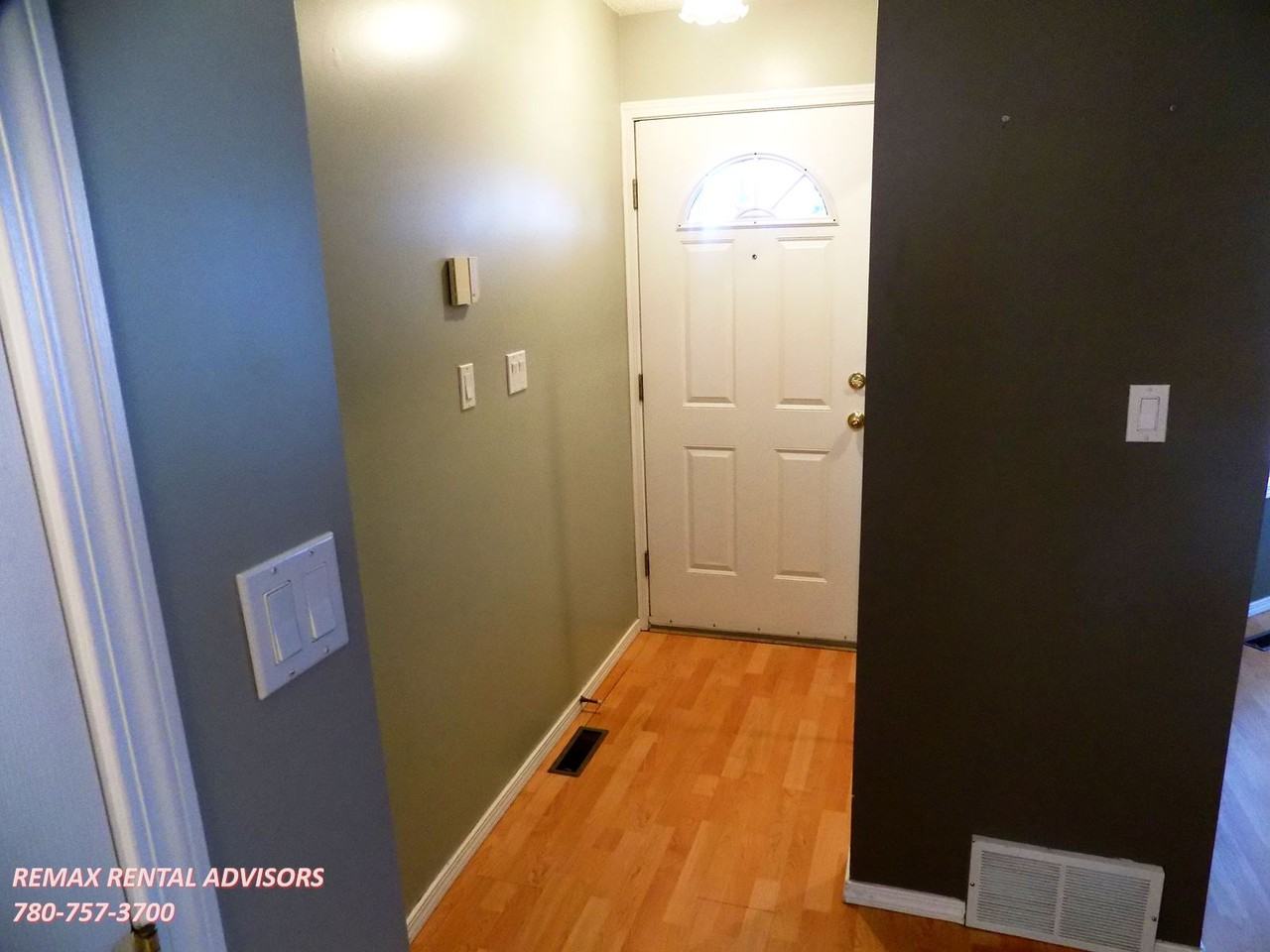 1033 1033 Youville Drive West - Photo 3 of 23