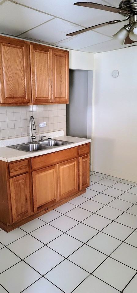 3228 S Princeton Ave Apt 1r - Photo 3 of 10