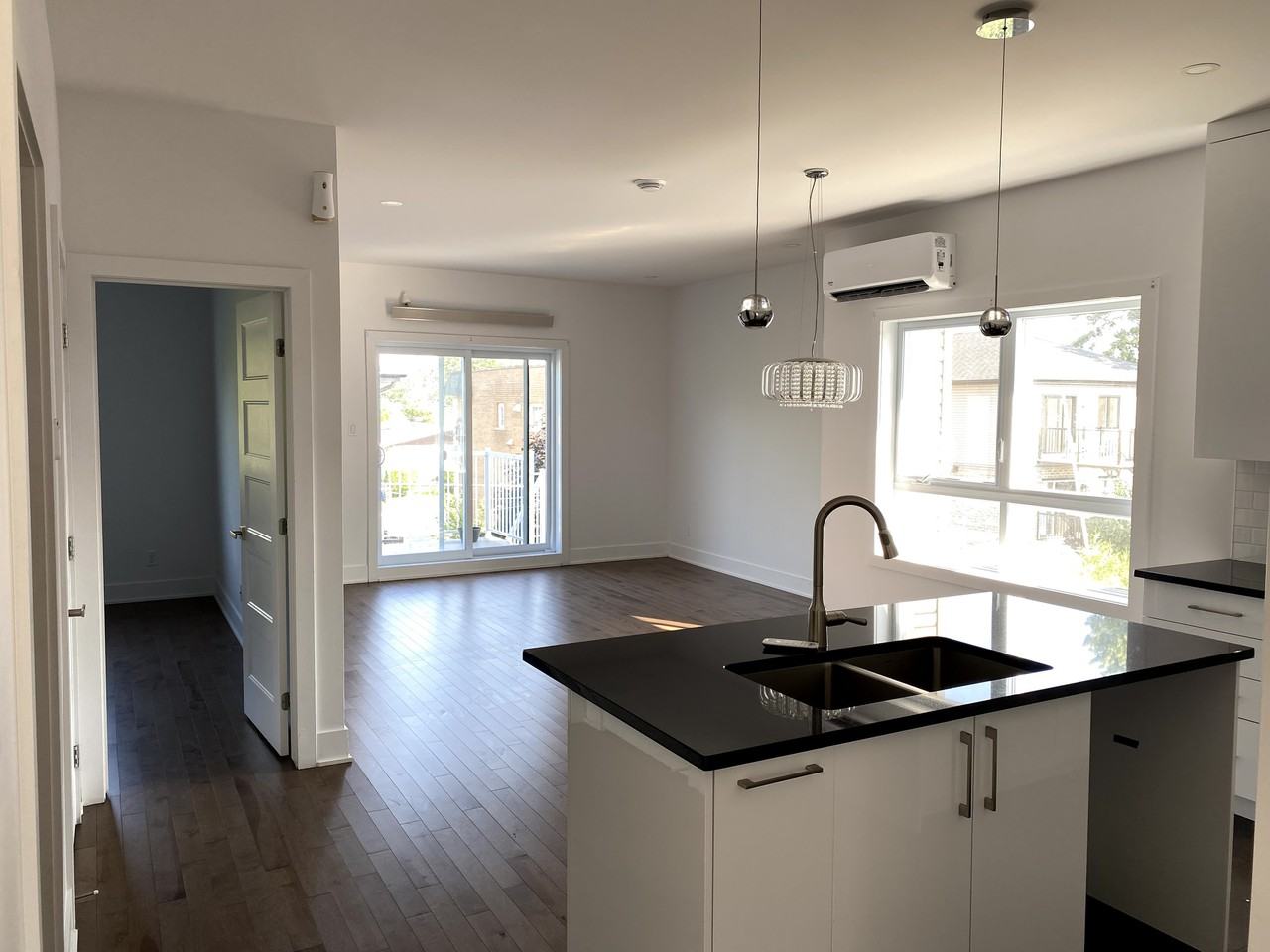 1879 Rue Walnut - Photo 3 of 16