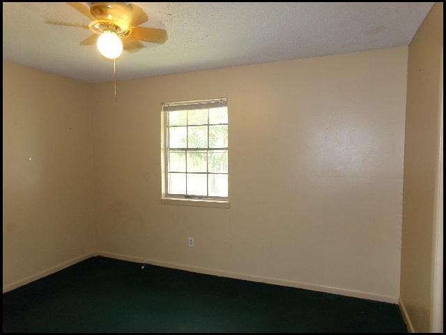 8303 Woodview Dr E - Photo 3 of 10