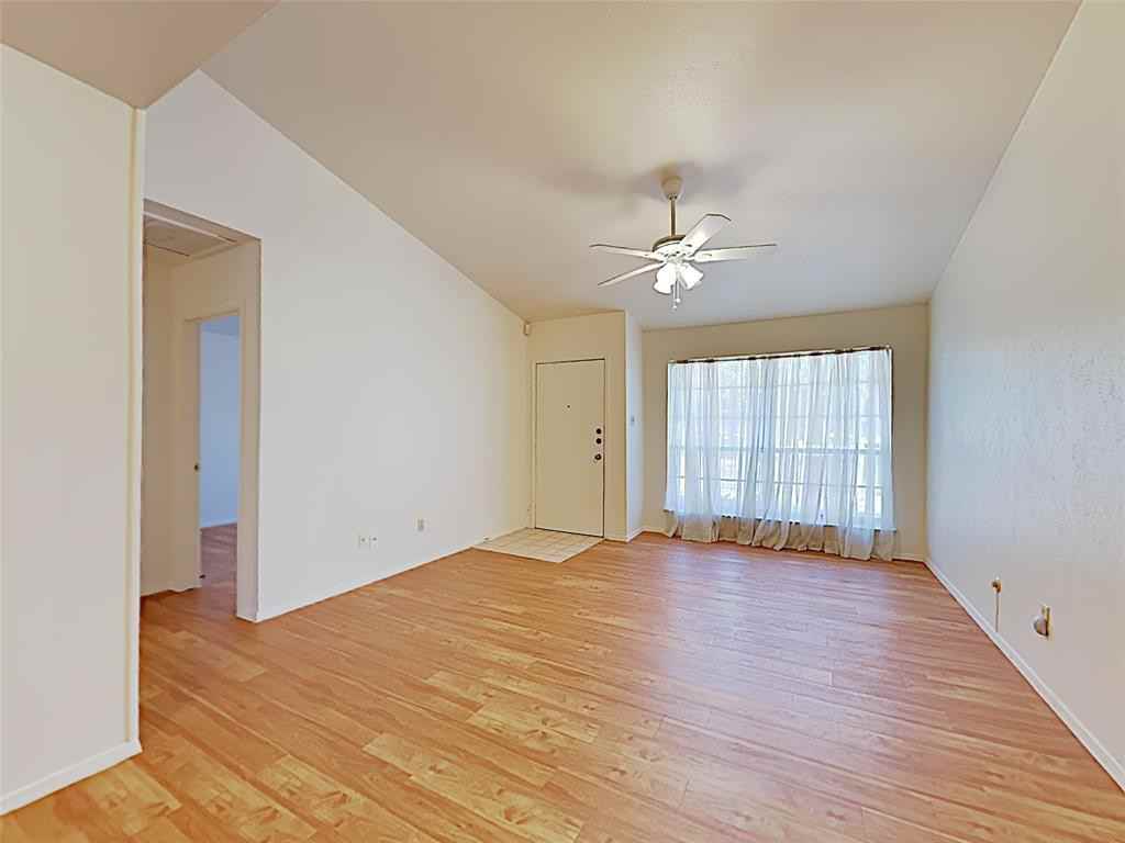 13736 Flagstone Ln - Photo 3 of 10