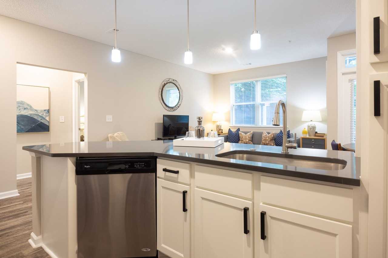 Ellington Midtown - Photo 3 of 41