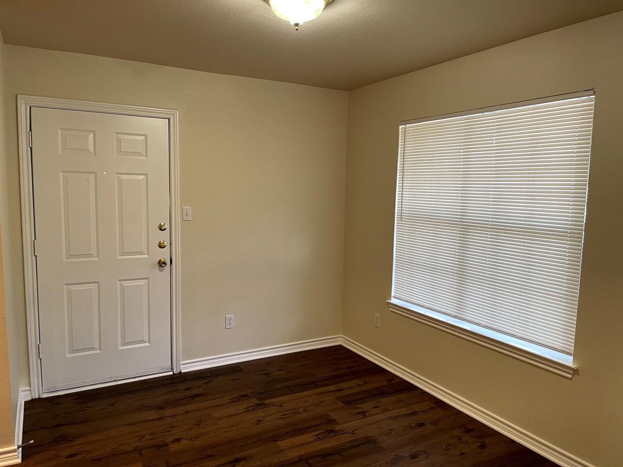 2000 Legacy Ln #2000 - Photo 3 of 36