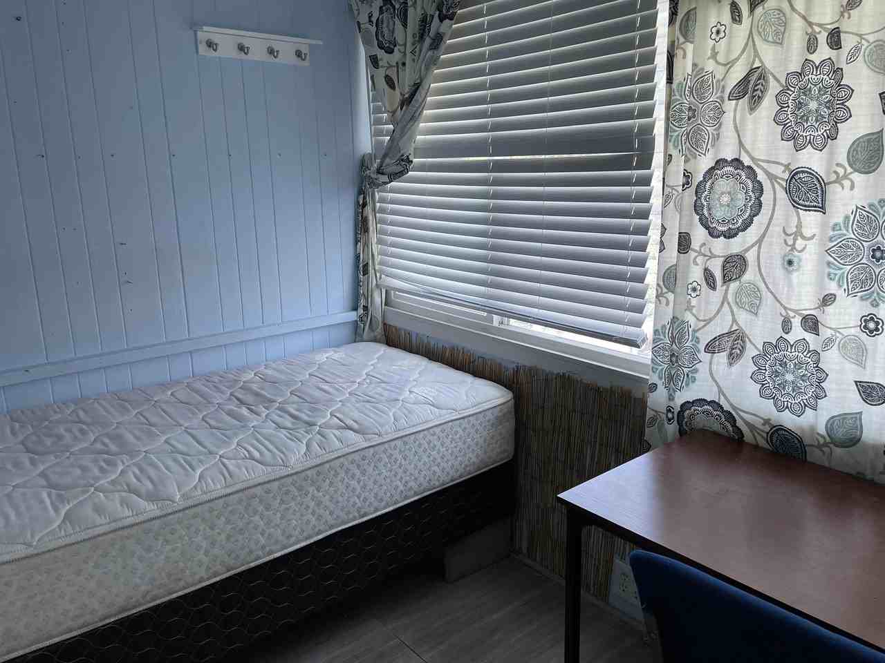 629 Gayley Ave - Photo 2 of 15