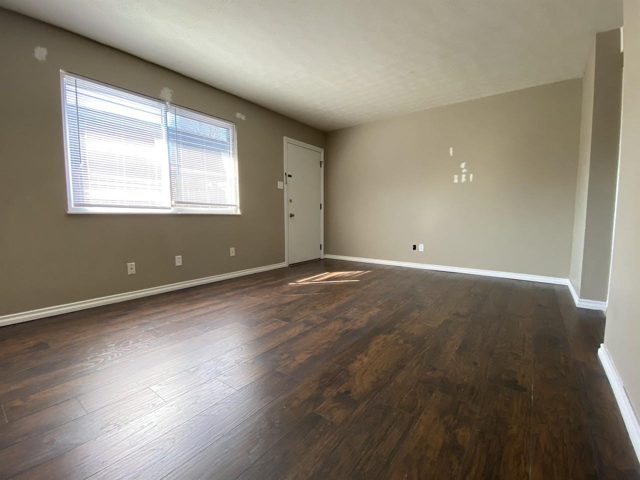 10 W Perry St #10 - Photo 3 of 20