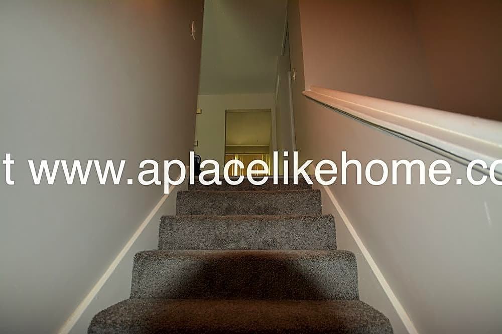 320 S 73rd Dr - Photo 2 of 12