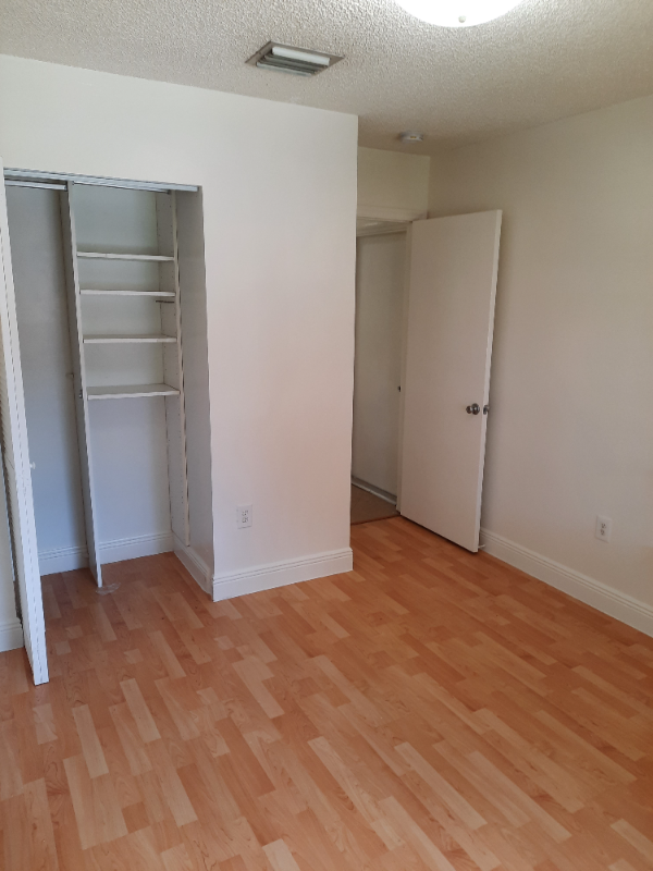 10212 Sw 20th Ct - Photo 3 of 8
