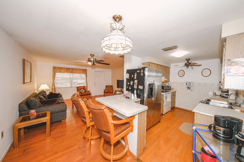 408 Pinewood Ave - Photo 3 of 16