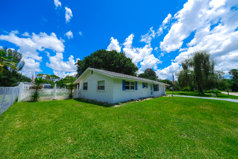 408 Pinewood Ave - Photo 2 of 16