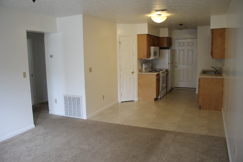 2004 Mclean St - Photo 2 of 16