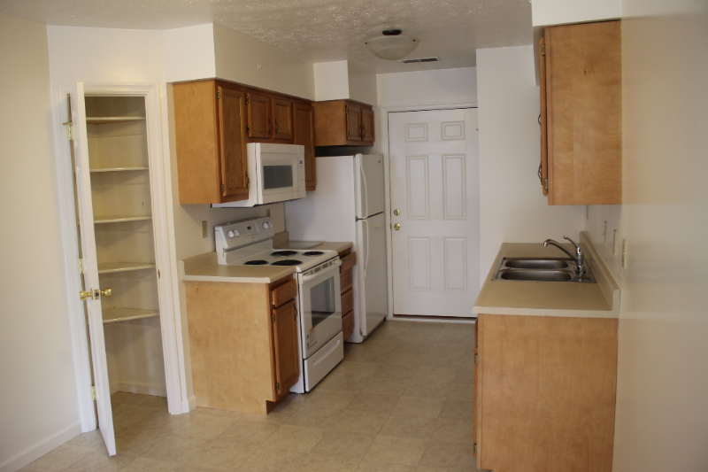 2004 Mclean St - Photo 3 of 16