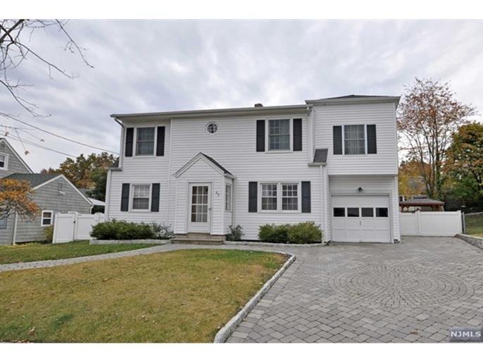 62 Cottage Ln - Photo 2 of 24