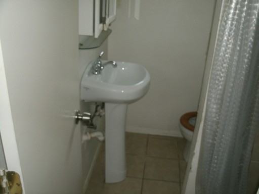 1528 W 9th St - Photo 3 of 6