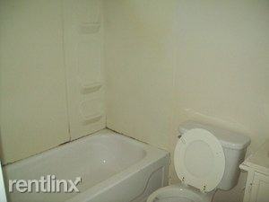 100 E Madison St #4 - Photo 2 of 3