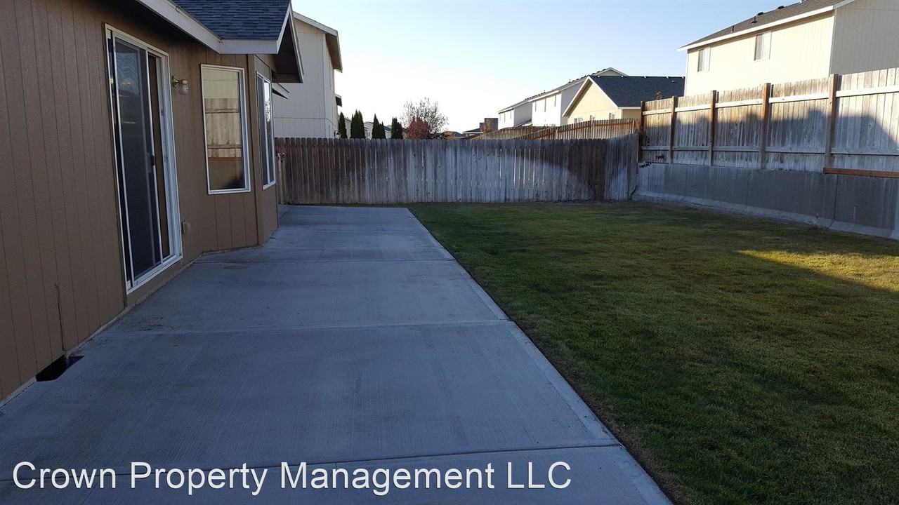 4203 Campolina Ln - Photo 2 of 15